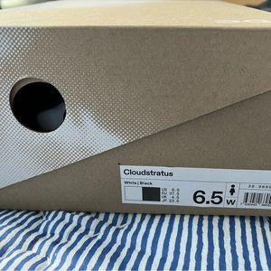 Women oncloud Stratus size 6.5